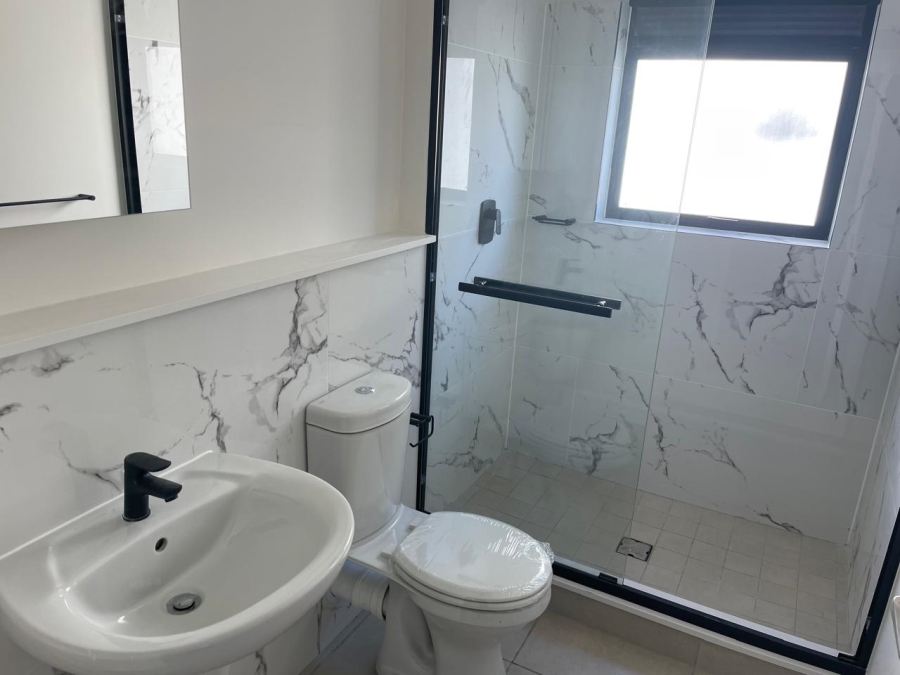 To Let 1 Bedroom Property for Rent in Somerset West Western Cape